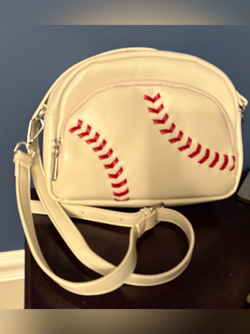 ⚾️ White Baseball-Stitch Crossbody Bag
